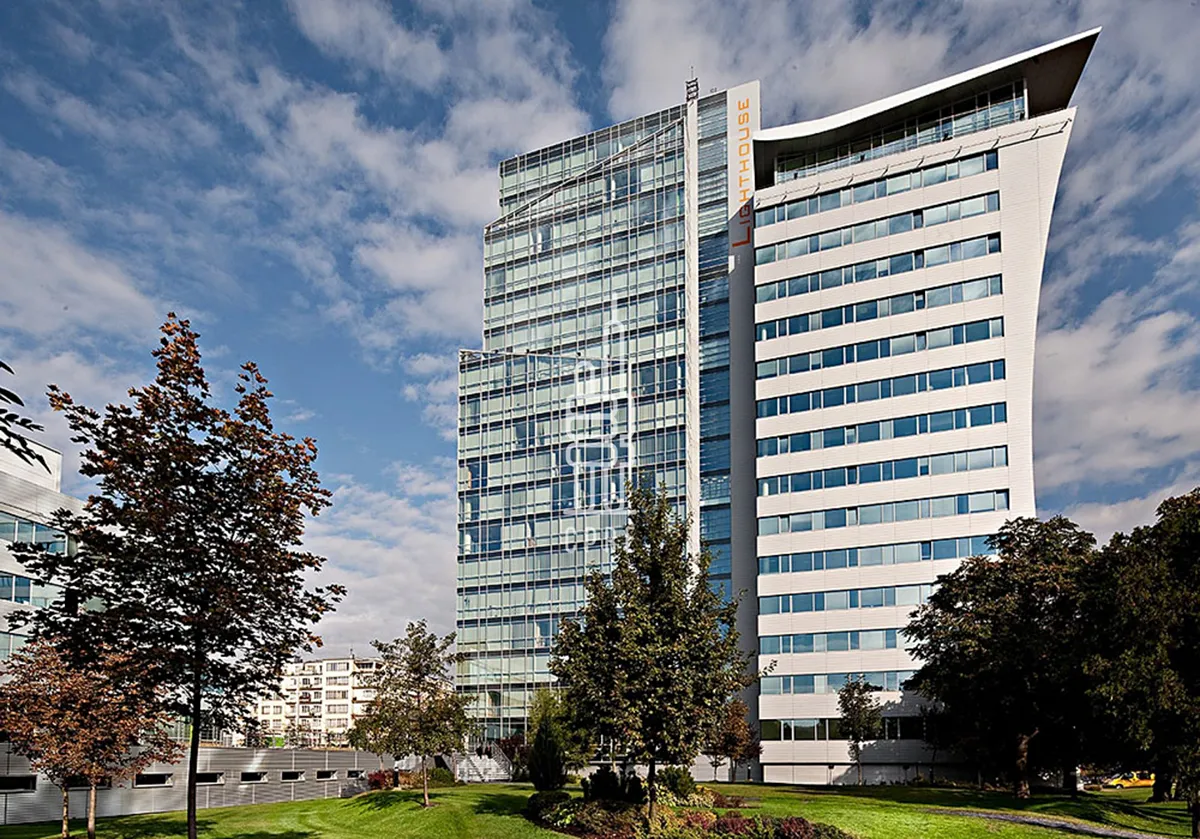 Pronájem kanceláře 244 m²